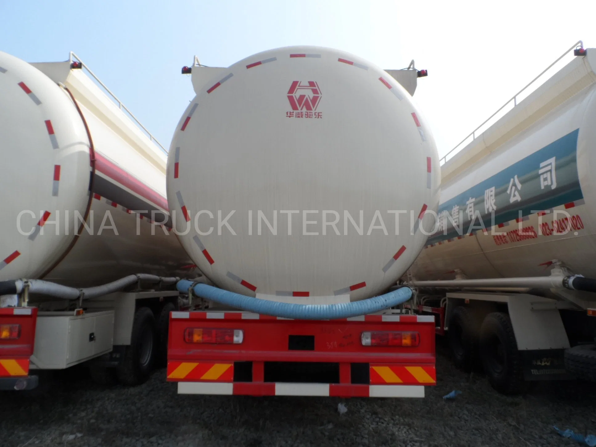 Sino 8X4 Bulk Cement Truck/Bulk Feed Trucks for Sale