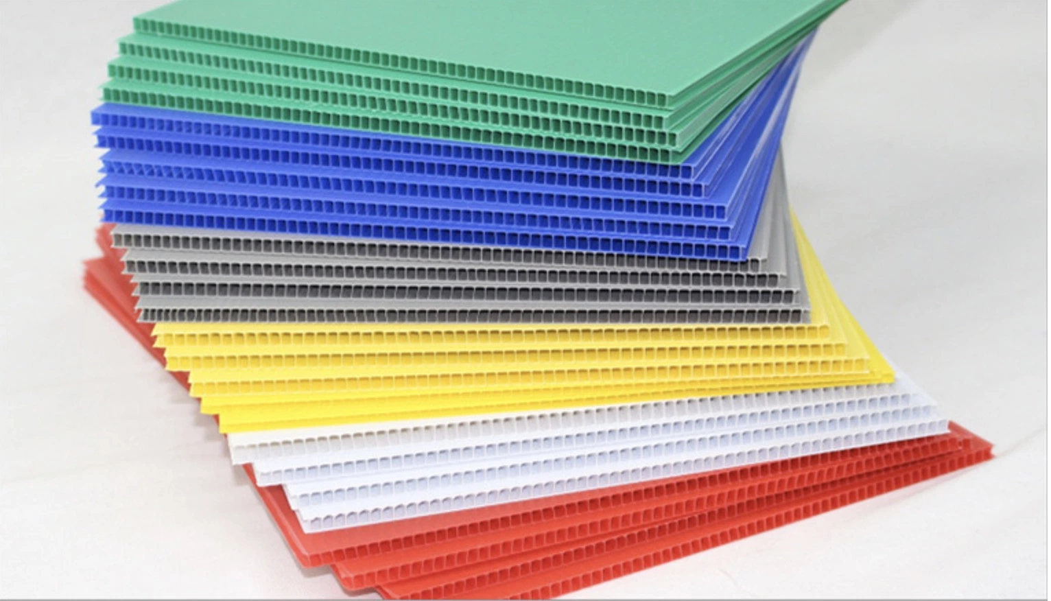 4/5/6/8/10mm Printable Colorful PP Corrugated Plastic Sheet Polypropylene Hollow Sheet Used for Packaging and Advertising Printed PP Coroplast Corrugated Sheet
