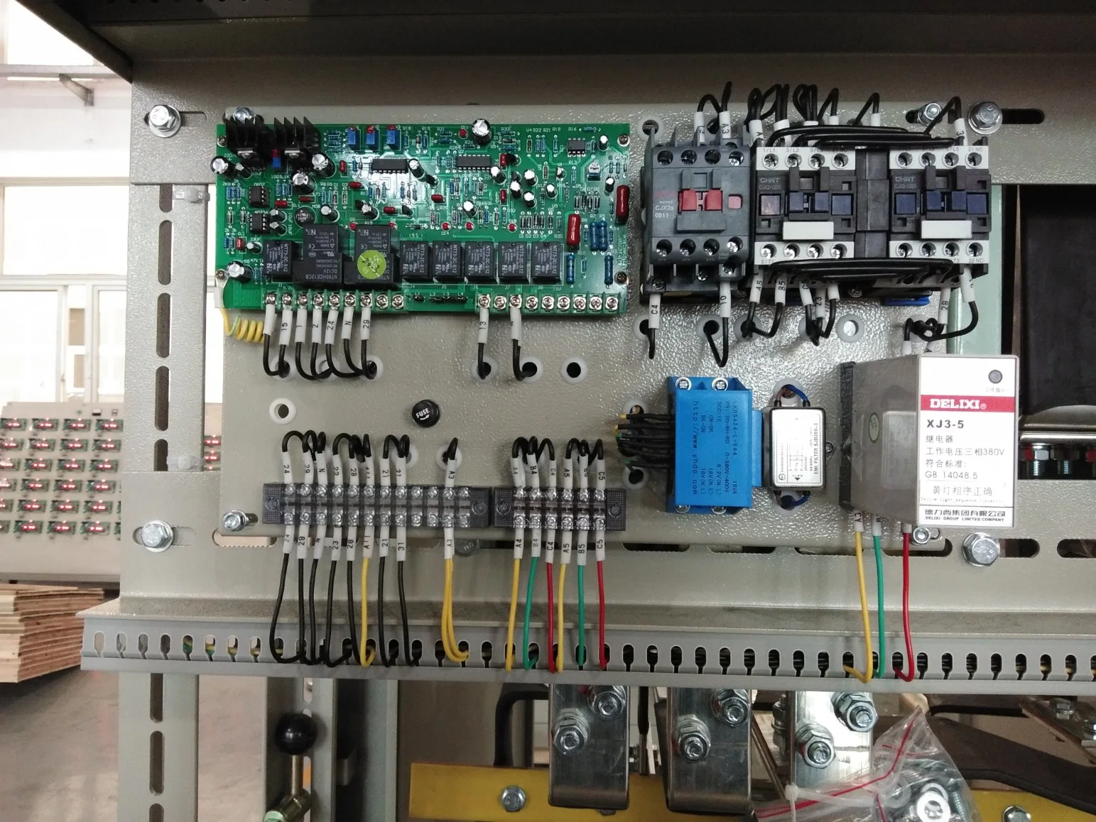 1800 КВА AVR специально для текстильного оборудования автоматической компенсации напряжения сети переменного тока стабилизатор/регулятор давления