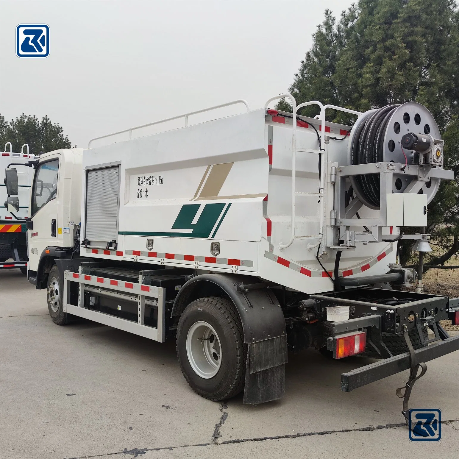 HOWO 4X2 High-Pressure Cleaning Vehicle for Underground Pipeline Dredging Truck