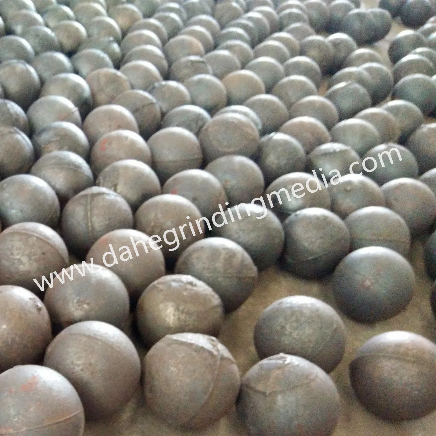 Professional Manufacturer of High Chrome Casting Steel Grinding Media Ball for Ball Mill in China