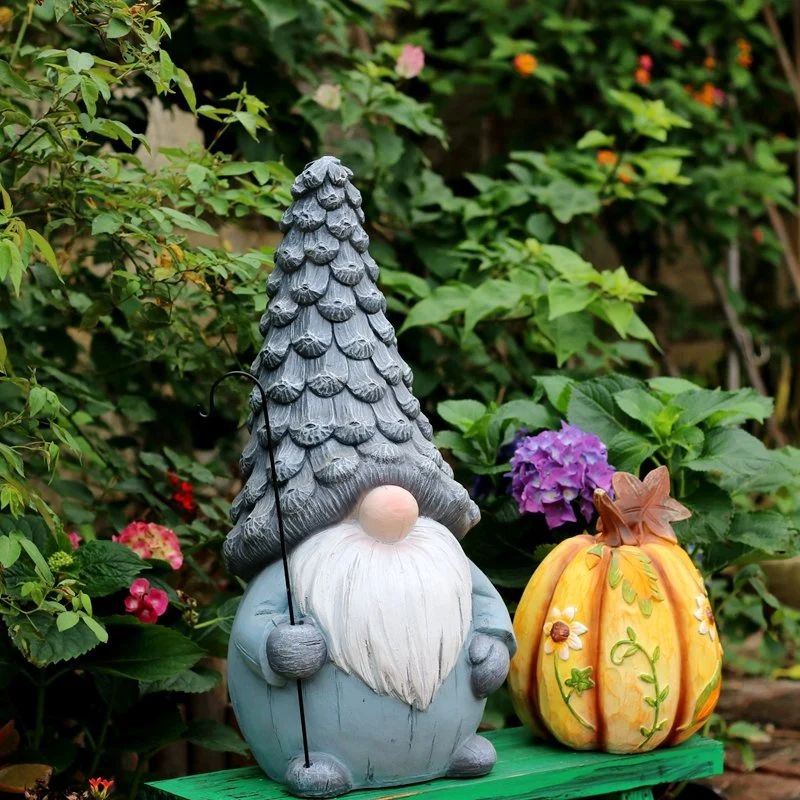 Wholesale Hot Sale Poly Resin Standing Gandalf Holding Walking Stick Garden Decoration Outdoor Landscape Garden Holiday Decoration Yard Decoration