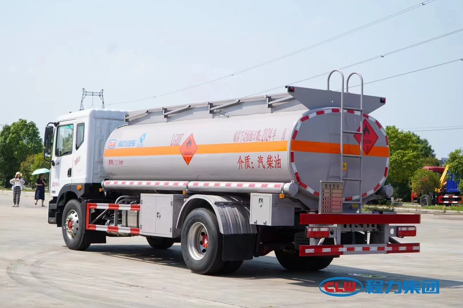 Good Quality Cheap 100000L Refuelling Tank Truck for Distributing Diesel Oil Crude Oil Vegetable Oil Coal Tar Oil and Lubricating Oil