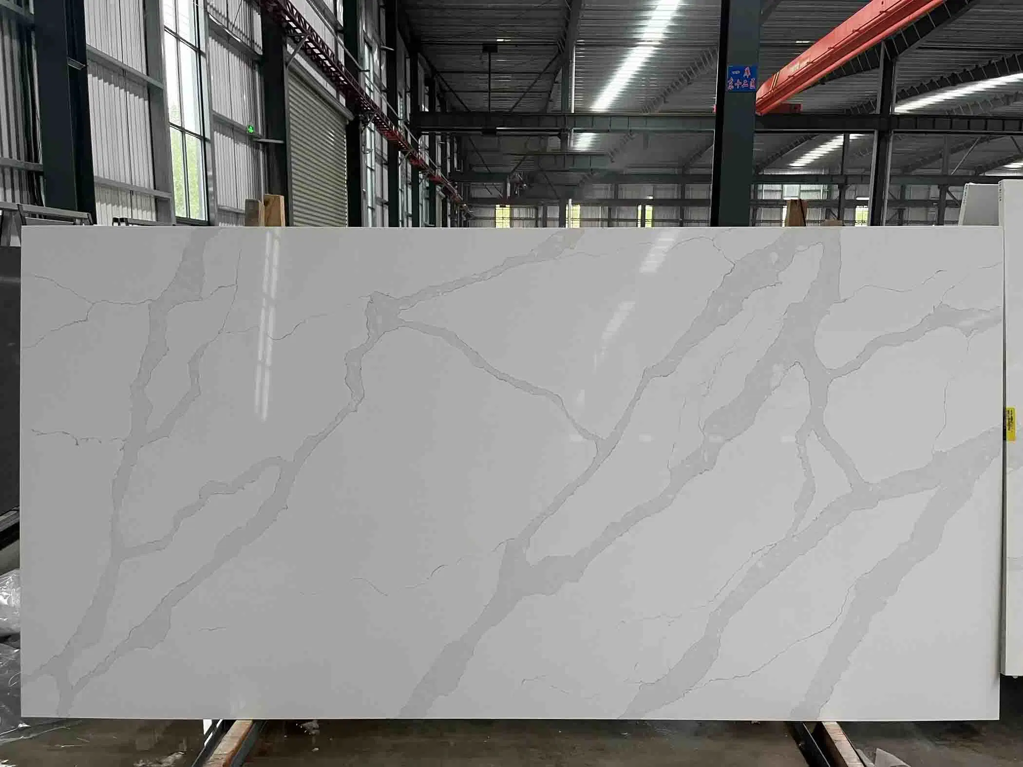 Pollution-Free Calacatta White Artificial Quartz Stone with Thickness 2cm