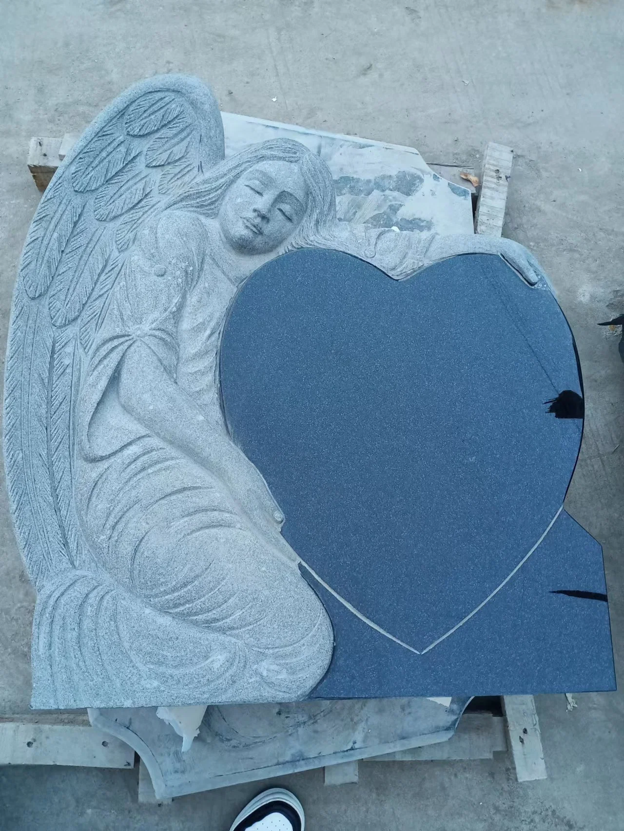 Diseño personalizado de lápidas del cementerio corazón monumento de granito pulido