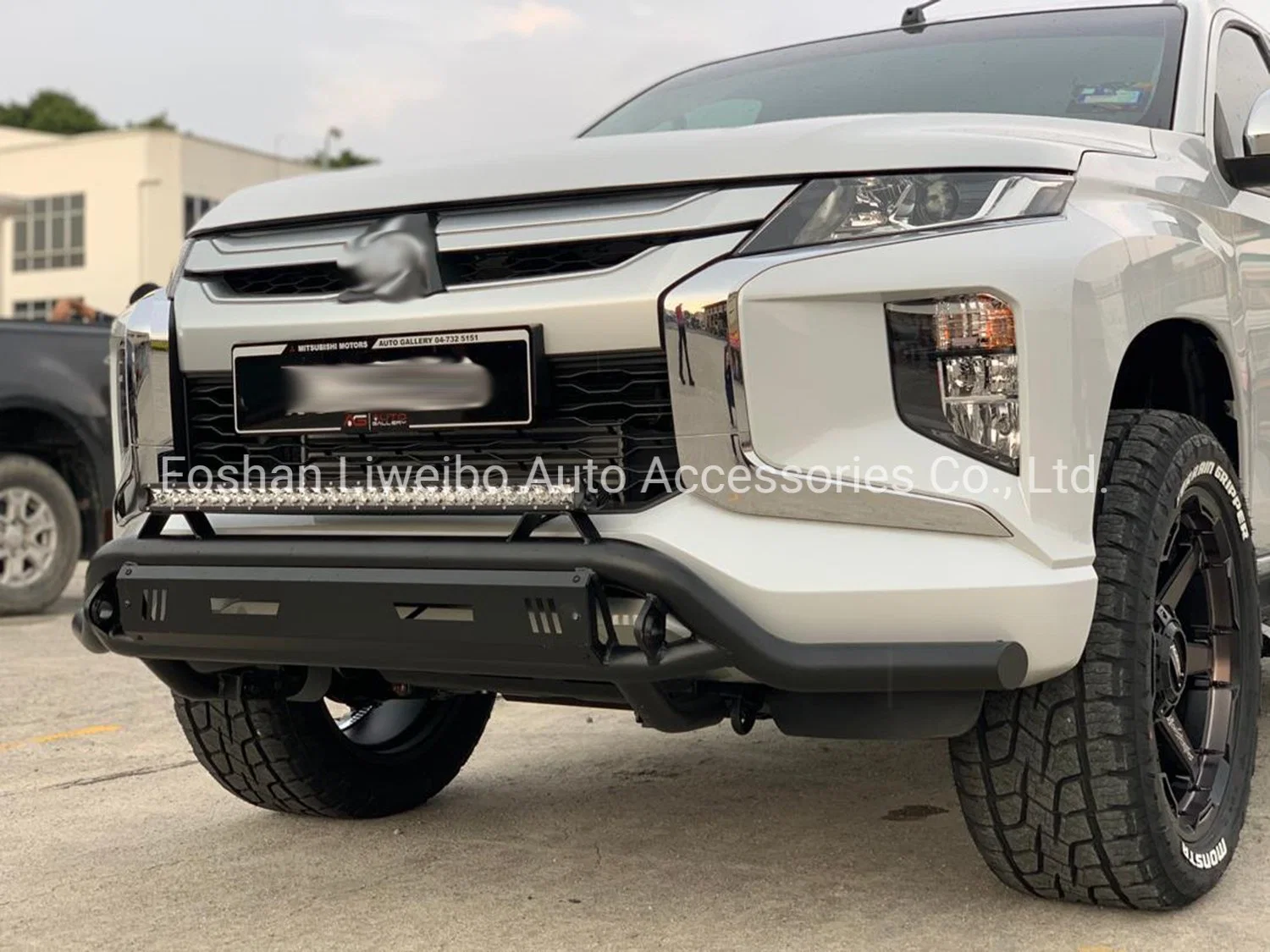 Light Texture Black Iron Steel Front Bull Bar for Mitsubishi Triton