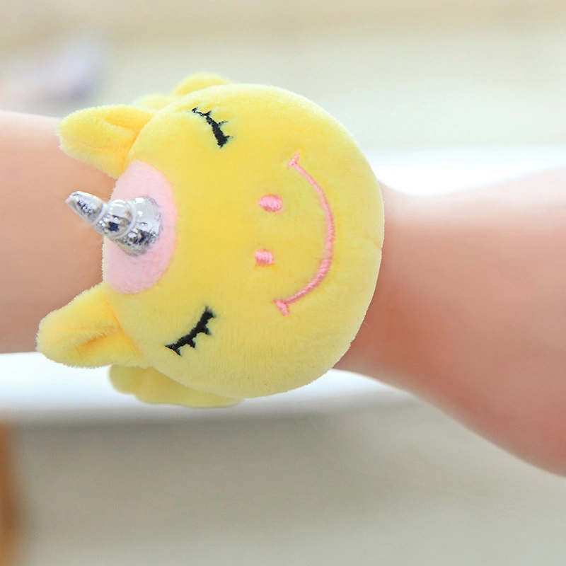 Juguetes de unicornio de peluche promocionales para regalo Pulseras para niños Pulseras de golpe amarillas de 30 cm de longitud Suave brazalete de animal de peluche Unicornio Snapbands