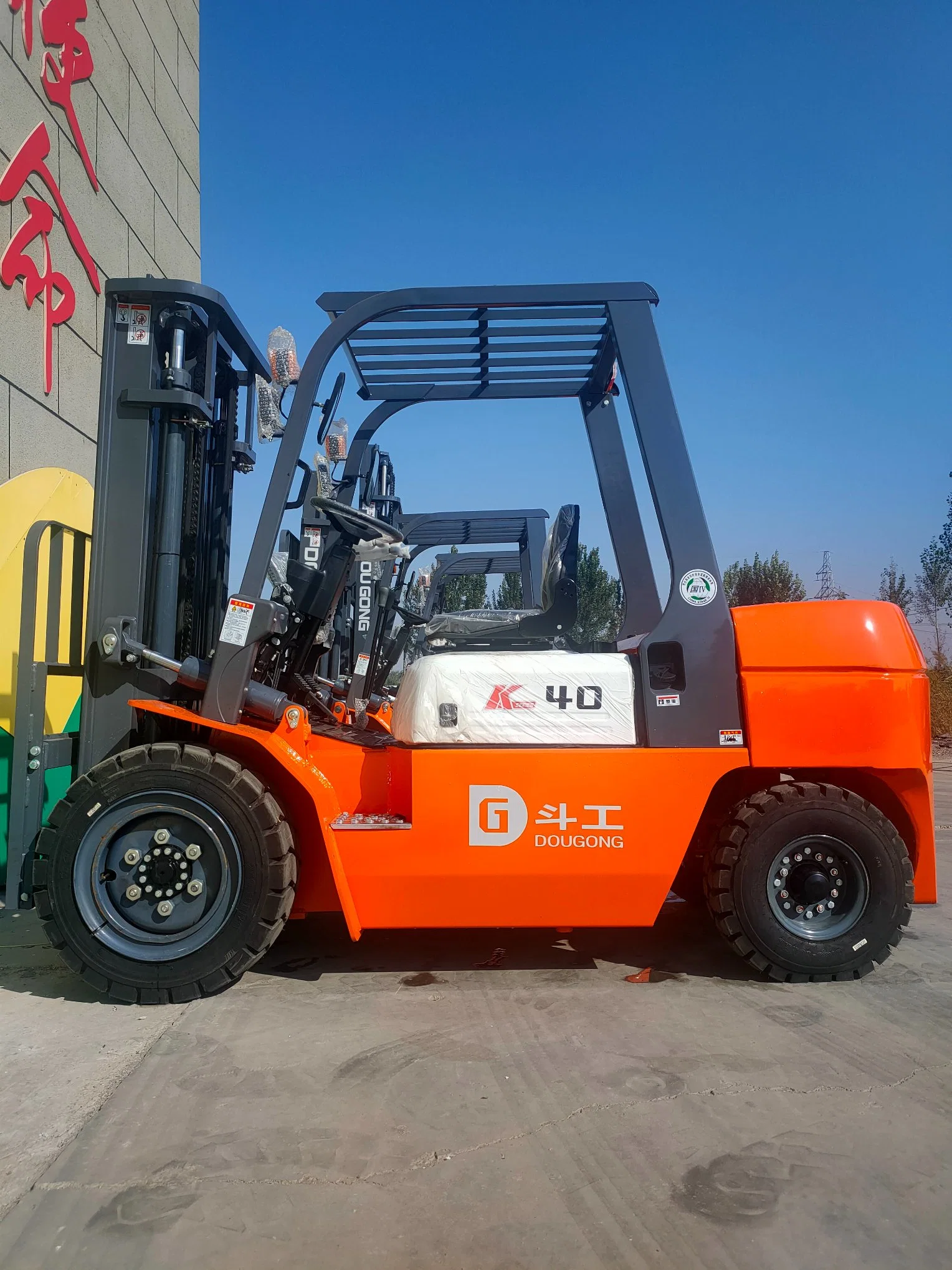 Cheap Price 4 Ton Diesel Forklift Used Price with Accessories