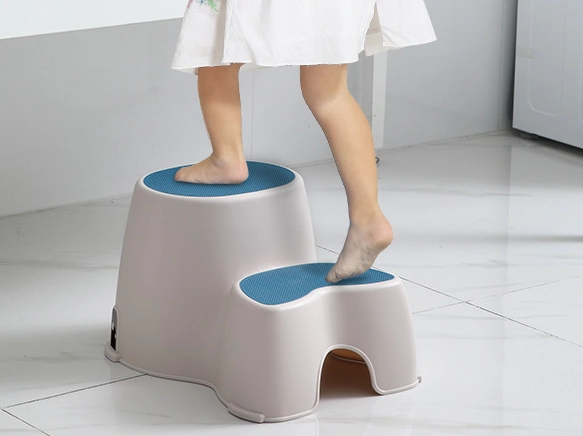 Mobilier de maison Mobilier pour enfants Pliable Portable en plastique antidérapant pour enfant Marchepied pour tout-petit Escalier Tabouret à deux marches