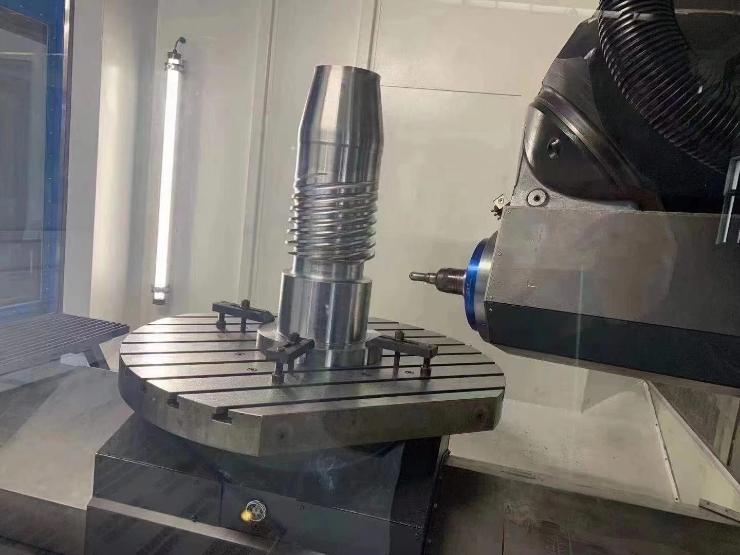 High Precision Five Axis Center High Precision CNC Machine Vertical Milling Capability Cutting Lathe Combo Center Combo Machining