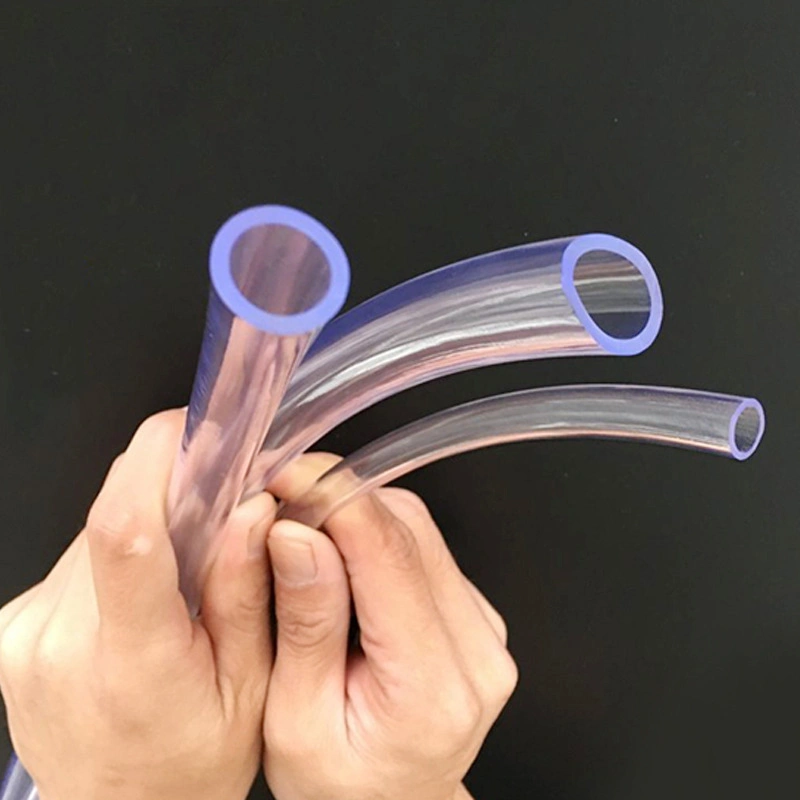 Tuyau d'arrosage flexible en plastique PVC transparent non toxique et souple.