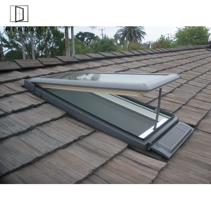 New Modern Rain Proof Polycarbonate Skylight Roofing Roof Skylight Tempered Glass Bi Folding Sliding Swning Window Skylight