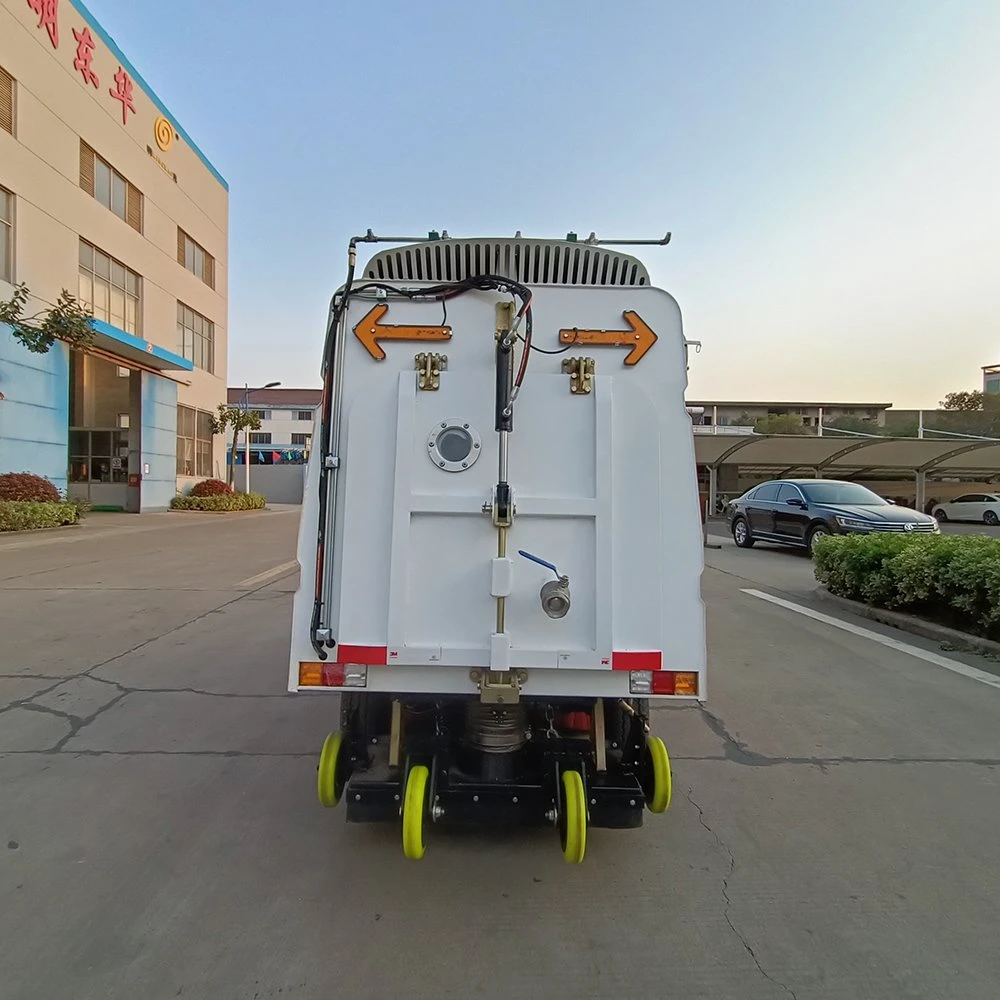 China Directional Vacuum Trike Sweep Truck of Load Capacity 600kg 18000 M2/H