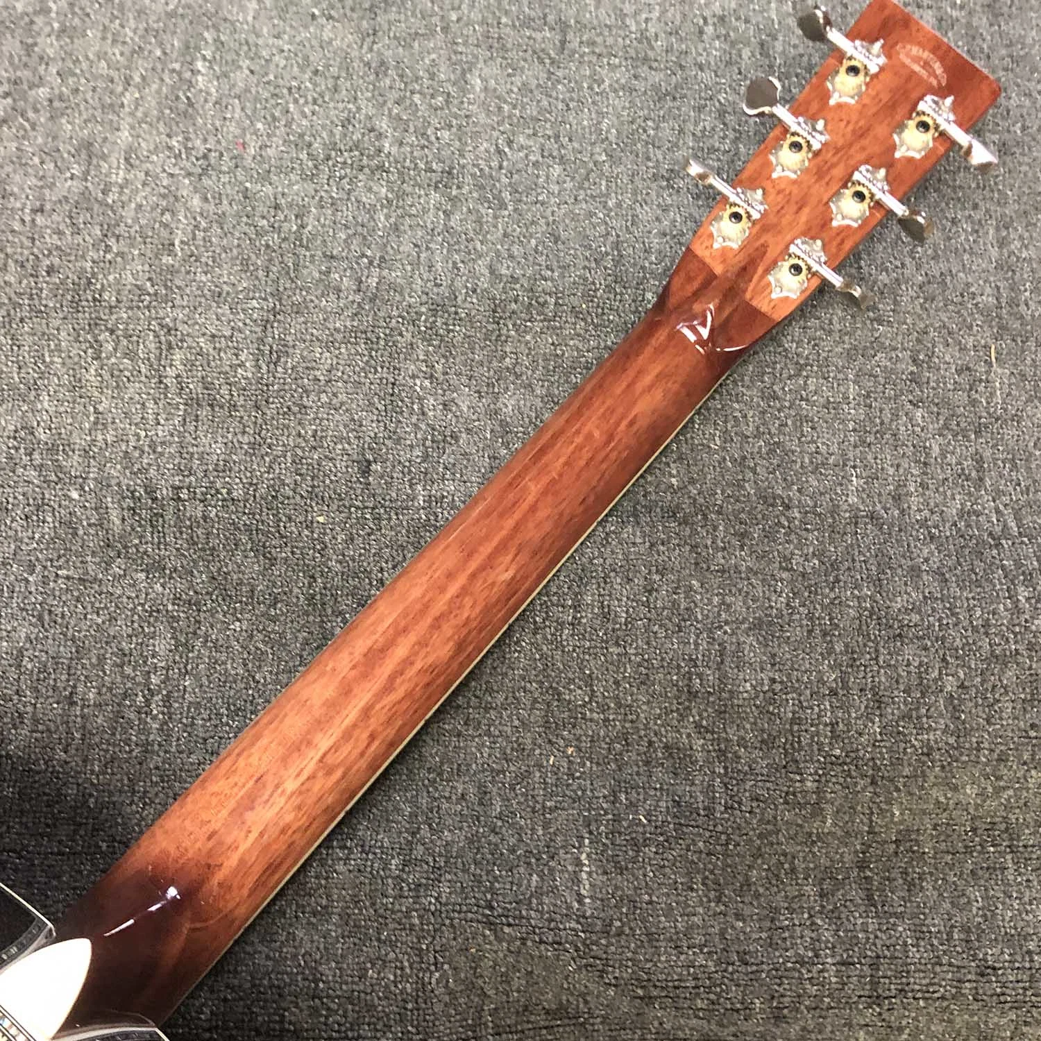 Custom OM de 40 pulgadas de madera maciza de guitarra acústica con sintonizador de la Plata 20 trastes