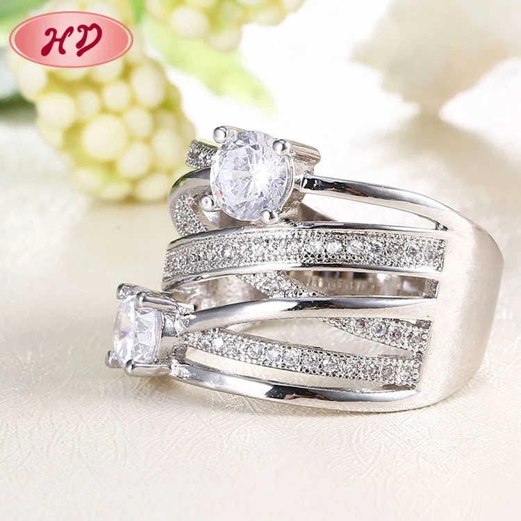 Commerce de gros anneaux de mariage de design de luxe pour les femmes les anneaux de zircone cubique femelle Fashion Cadeaux