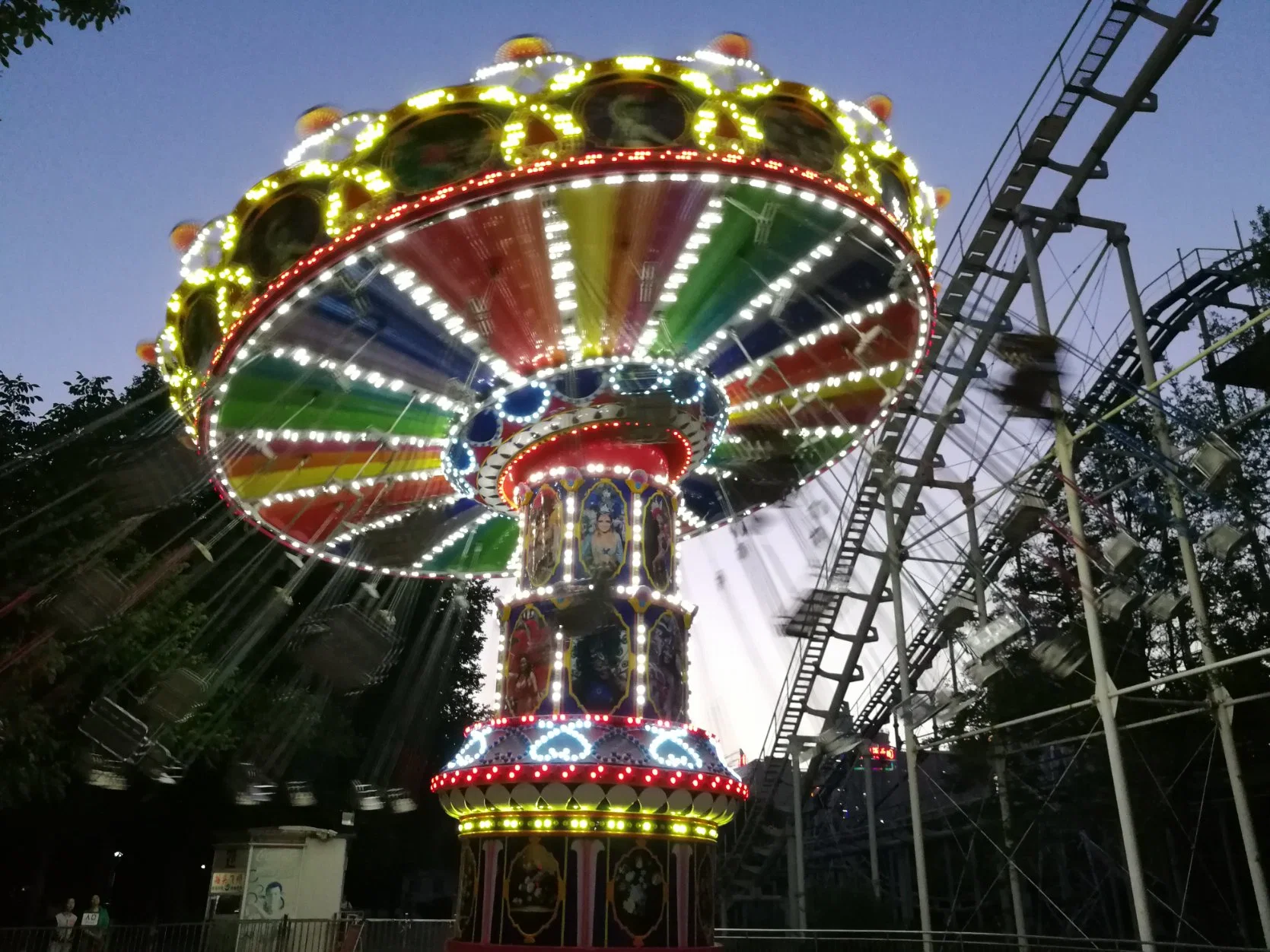 Manèges de parc d'attractions pour enfants World Merry-Go-Round terrain de jeu extérieur 32 Équipement de chaise de vol pour personnes