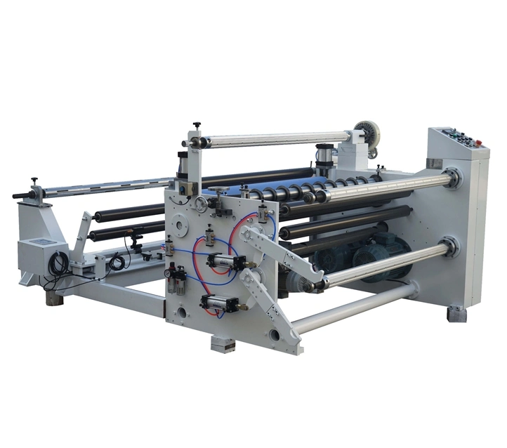 Máquina de rebobinado y corte de película de papel en rollo controlada por PLC automático industrial.
