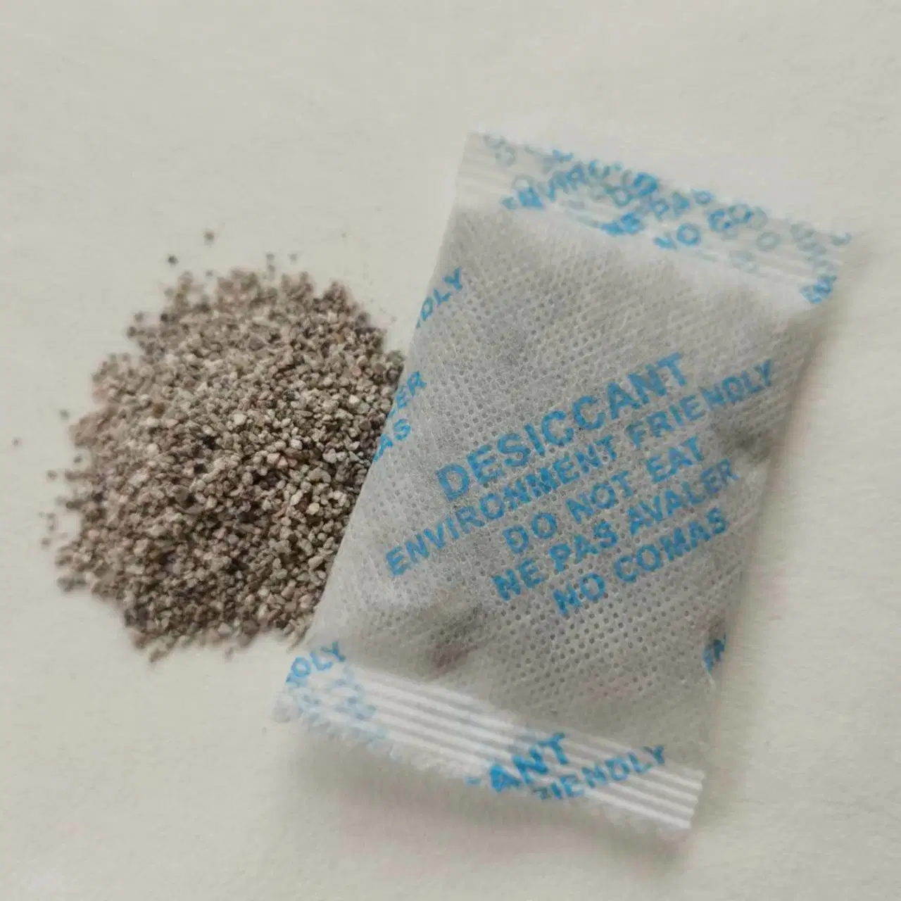 Anti-Rust/Anti-Mould Moisture Absorber Mineral Clay Desiccant with Non-Woven Bag (20g)