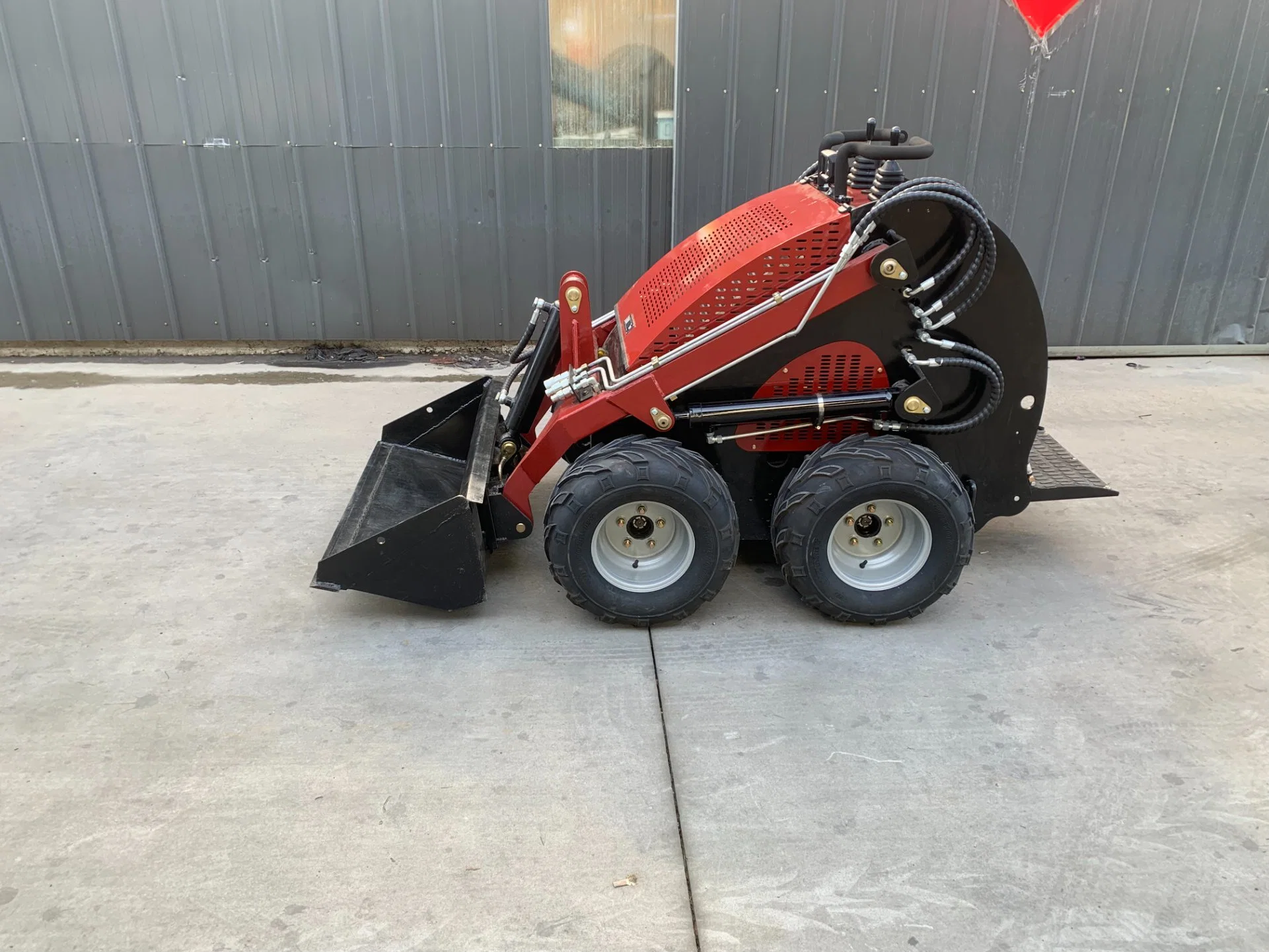 Infront China Mini Crawler Skid Steer Loader