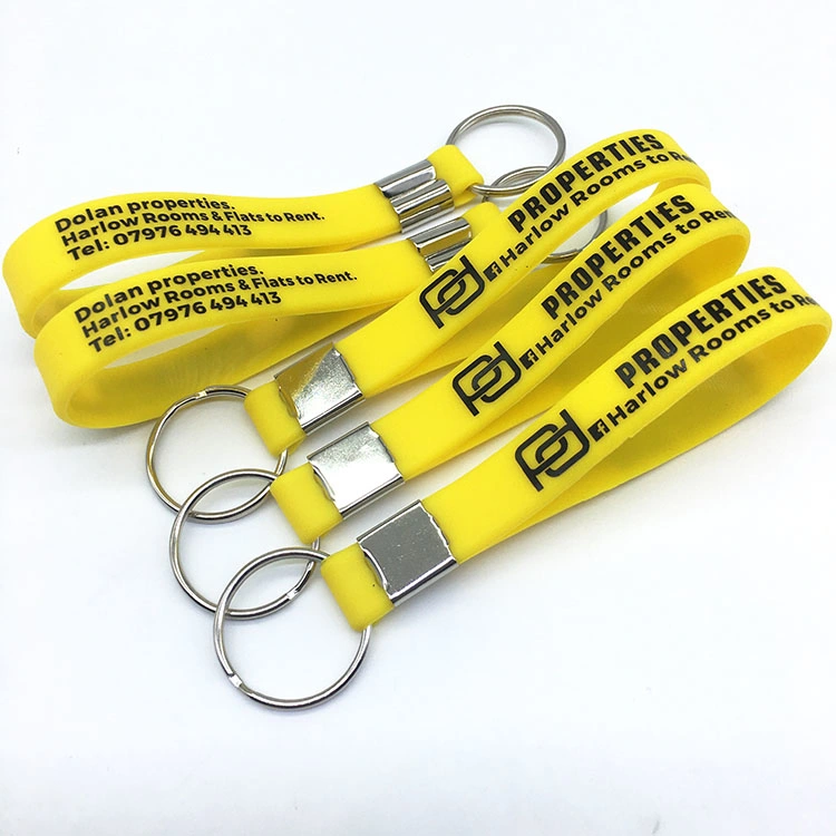 منتجات ترويجية مخصصة من المصنع شعار Silicone Wistband Key Chain Printing تتوهج في معجة بالشريط المطاطي الداكن التي تعمل بالطاقة للحصول على تذكارات عنصر الترقية