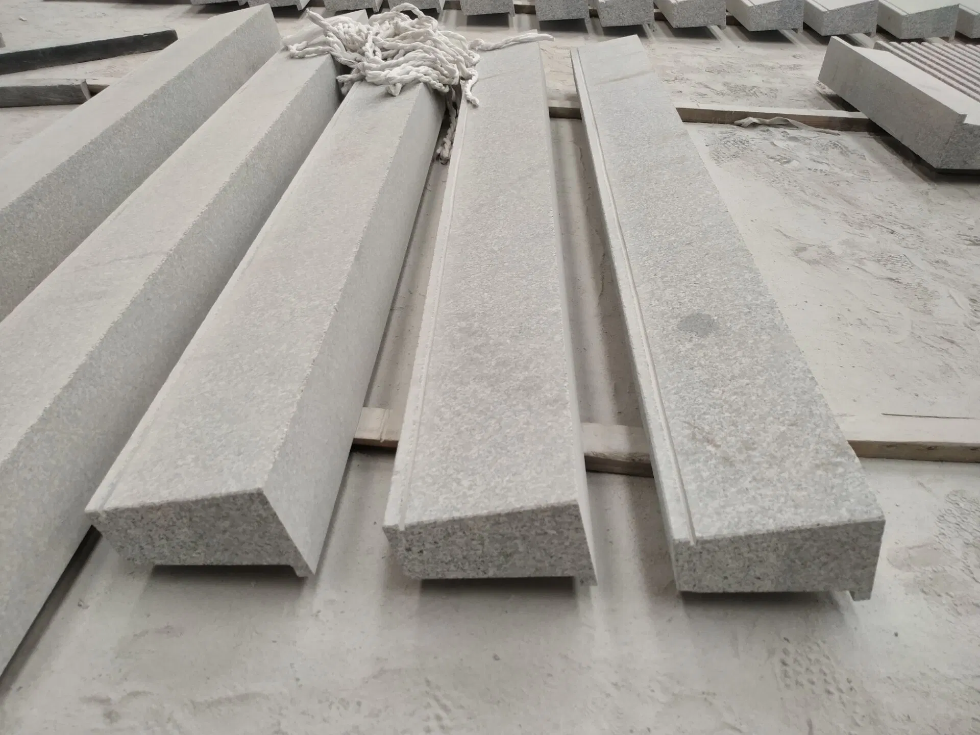 Bush-Hammered G603 Grey Granite Window Cills for Outdoor Garden Decoration