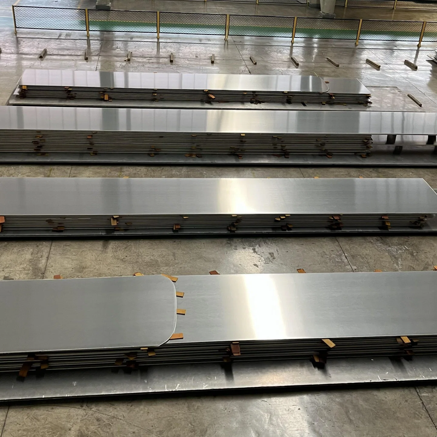 High Reflective Anodizing Reflectance 86% -98% Mirror Aluminum with Anodized Polished and Rolled Finish Aluminum Sheet Plate and Coil for Building Decoration