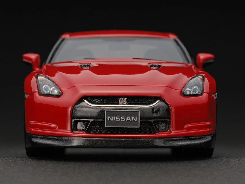 Nissan GT-R (R35) rojo vibrante modelo de fundición de resina 1/43