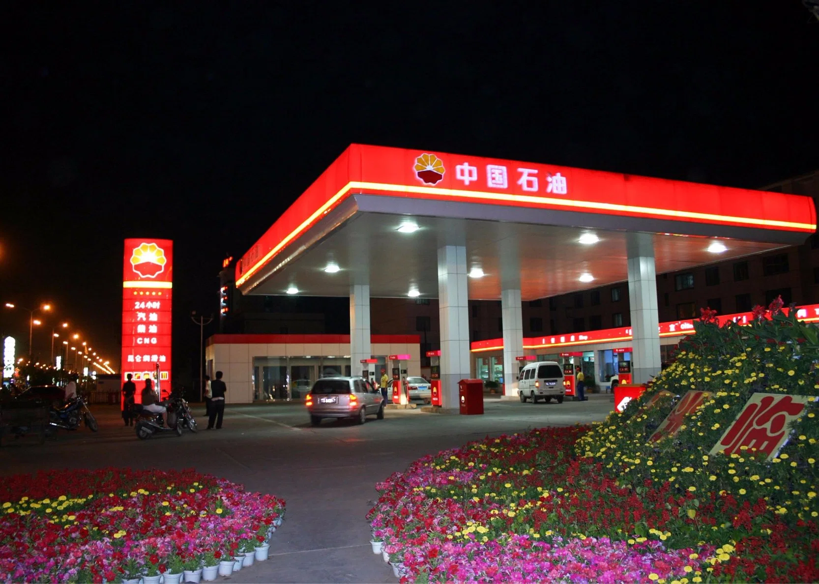 Full Set Equipment of Gas Station ACP Customized Size Steel Structure Canopy Roofing