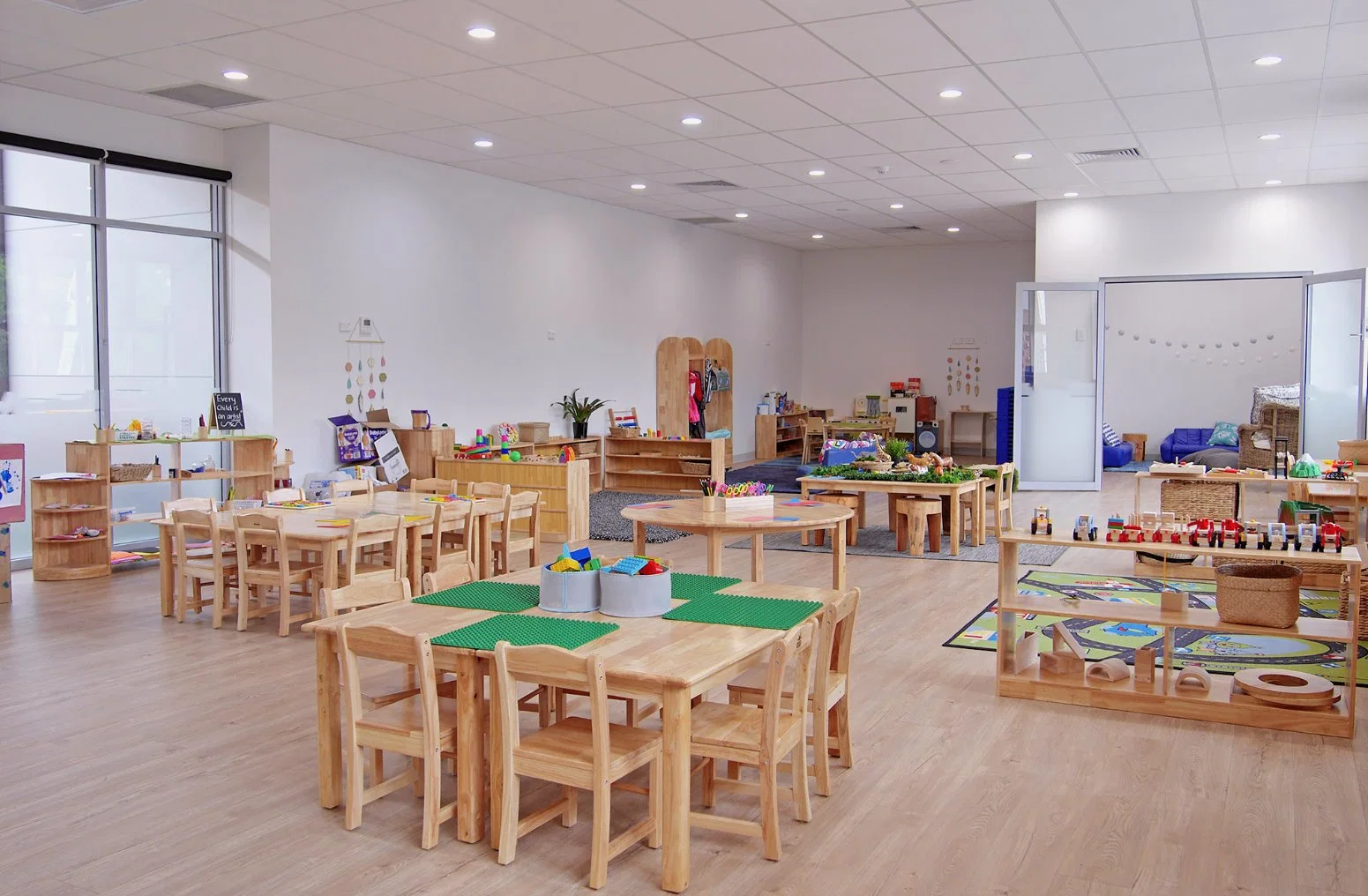 Meubles scolaires pour enfants, table en bois massif carrée pour enfants, table d'étude pour la maternelle et la crèche, table d'élève pour la salle de classe de la maternelle