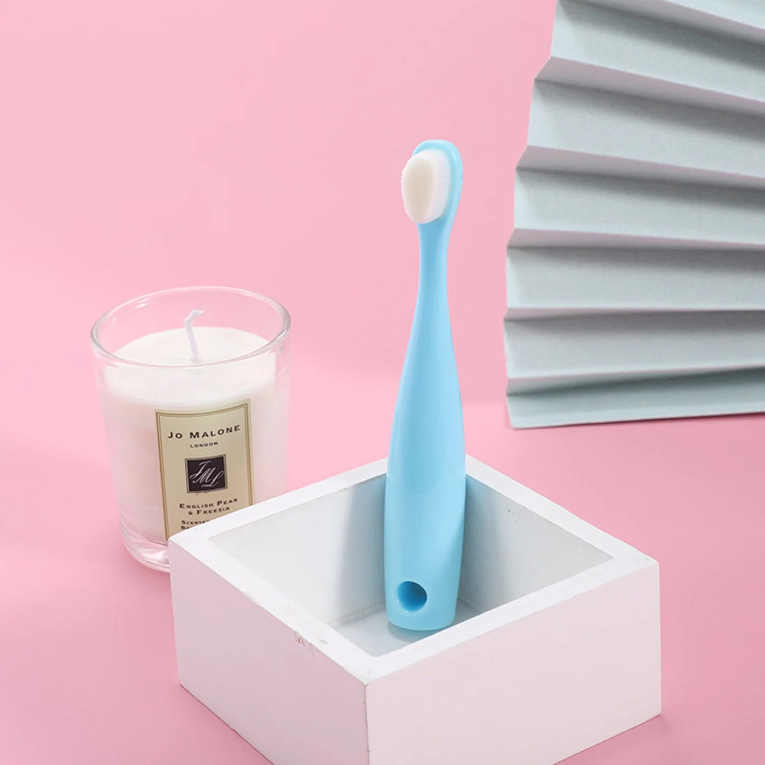 Meilleure brosse à dents pour enfants avec des poils extra doux pour les soins bucco-dentaires.