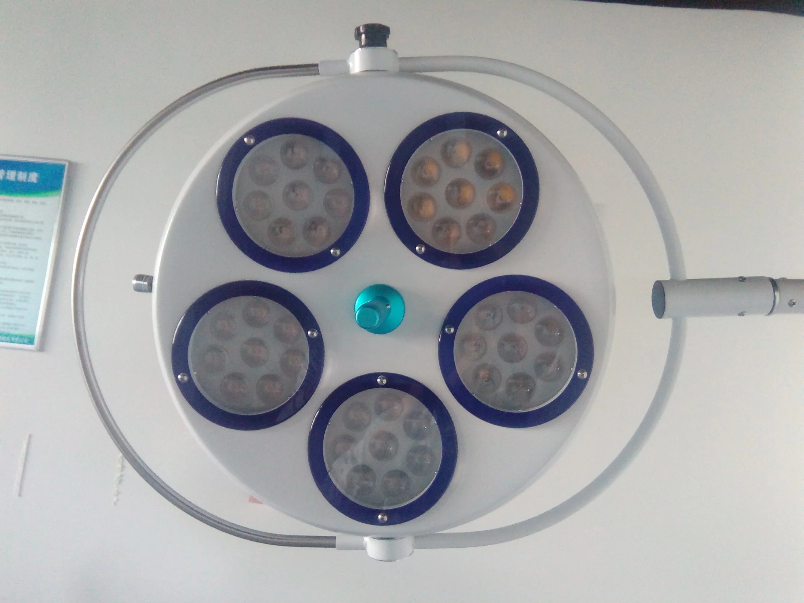 160000 Lux Brightness Focus Adjustment Cold Light Source Wall Mounted LED Surgical Lights Manufacturers (YD02-5W LED)