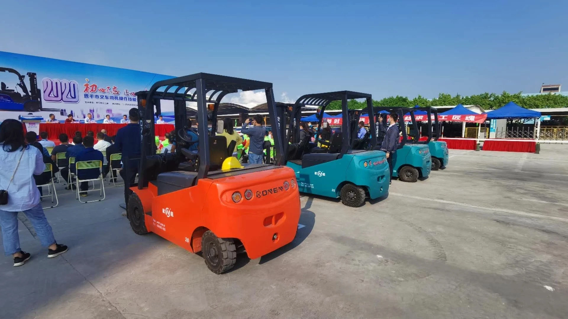 Chariot élévateur de commande 2000-3500 kg couramment utilisé avec certification ce