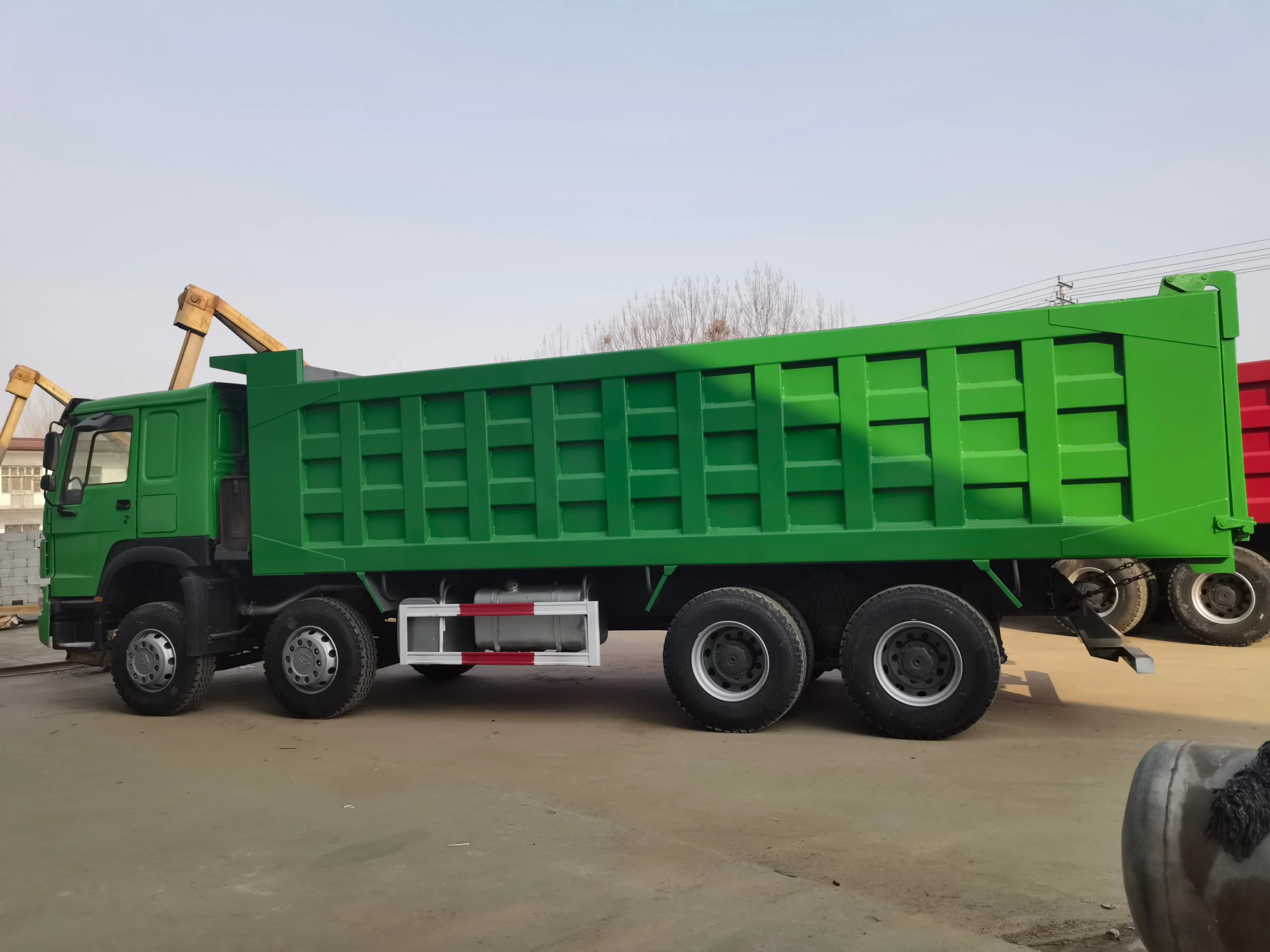 Heavy Duty HOWO Green Large Storage Capacity Used 8X4 Dump Truck