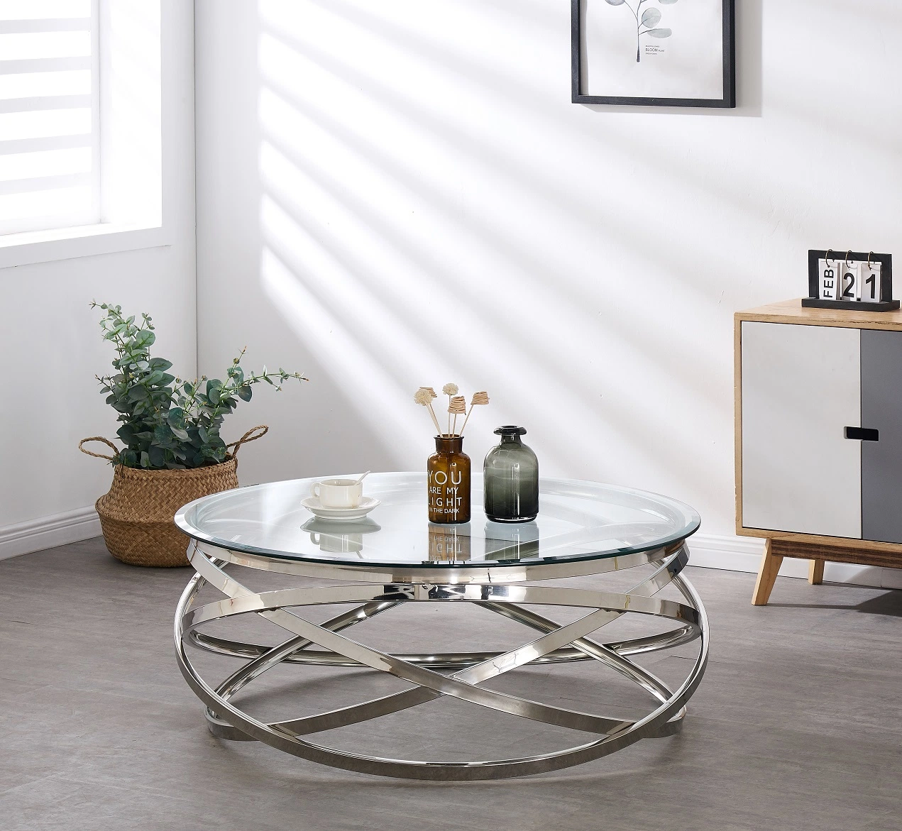 Aço inoxidável prateado com design moderno e uma parte superior em vidro temperado Mobiliário de quarto Mesa redonda Café
