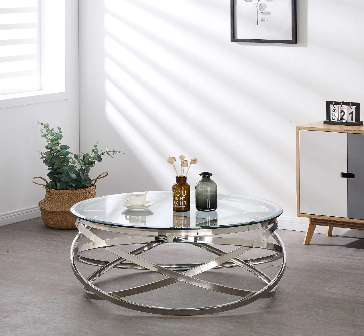 Un design moderne de l'argent en acier inoxydable avec plateau en verre trempé la salle de séjour Meubles table basse ronde