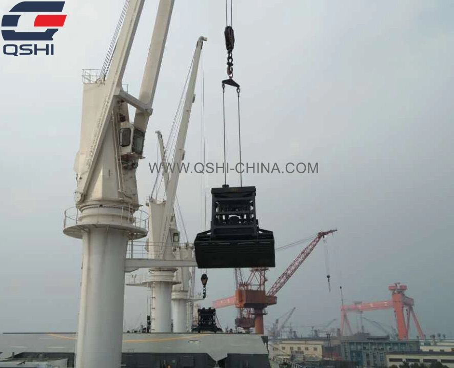 12cbm Remote Control Hydraulic Used on Ship's Crane for Bulk Cargo