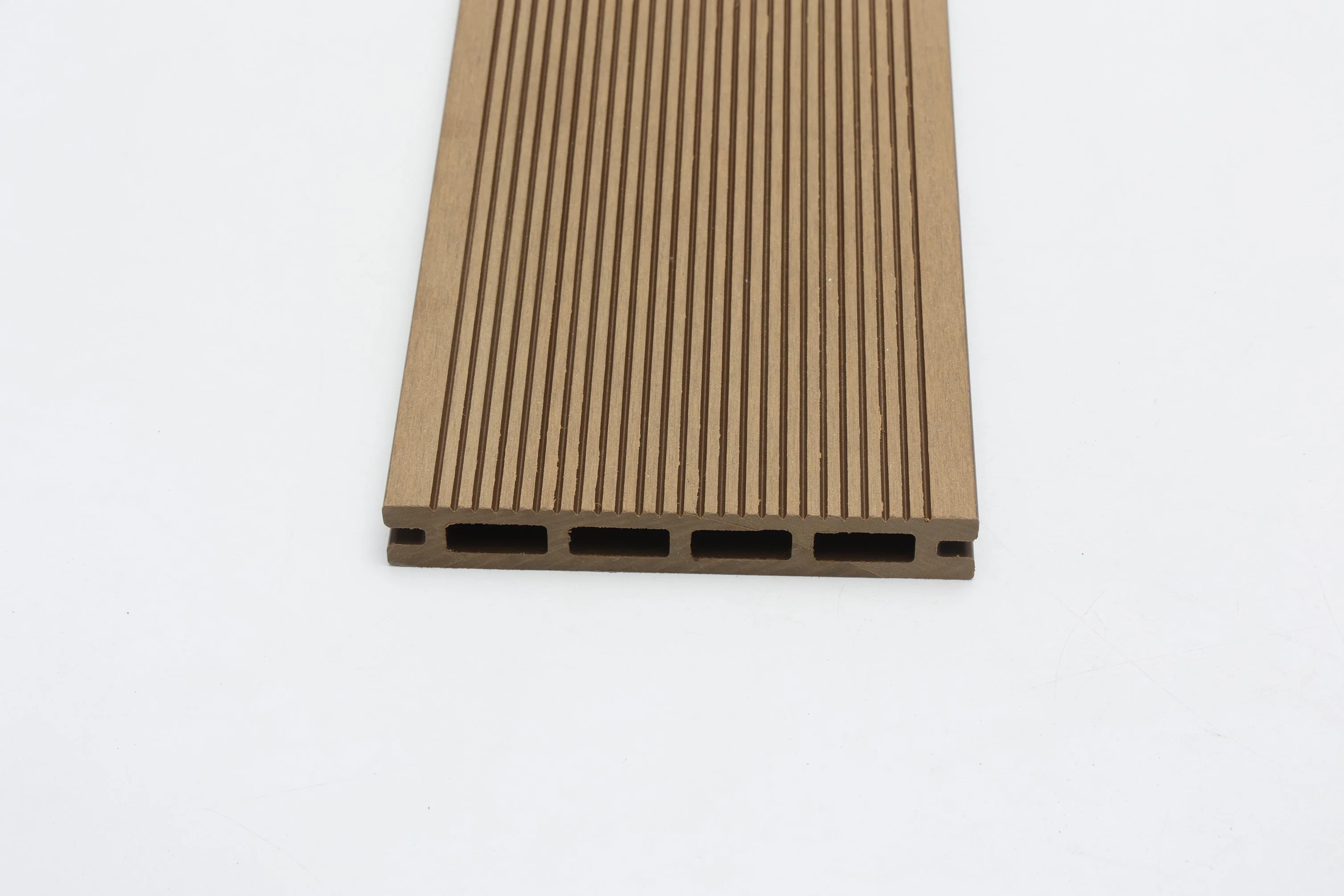 Material de construcción muchas opciones European China Composite Decking Board WPC Material plástico Madera