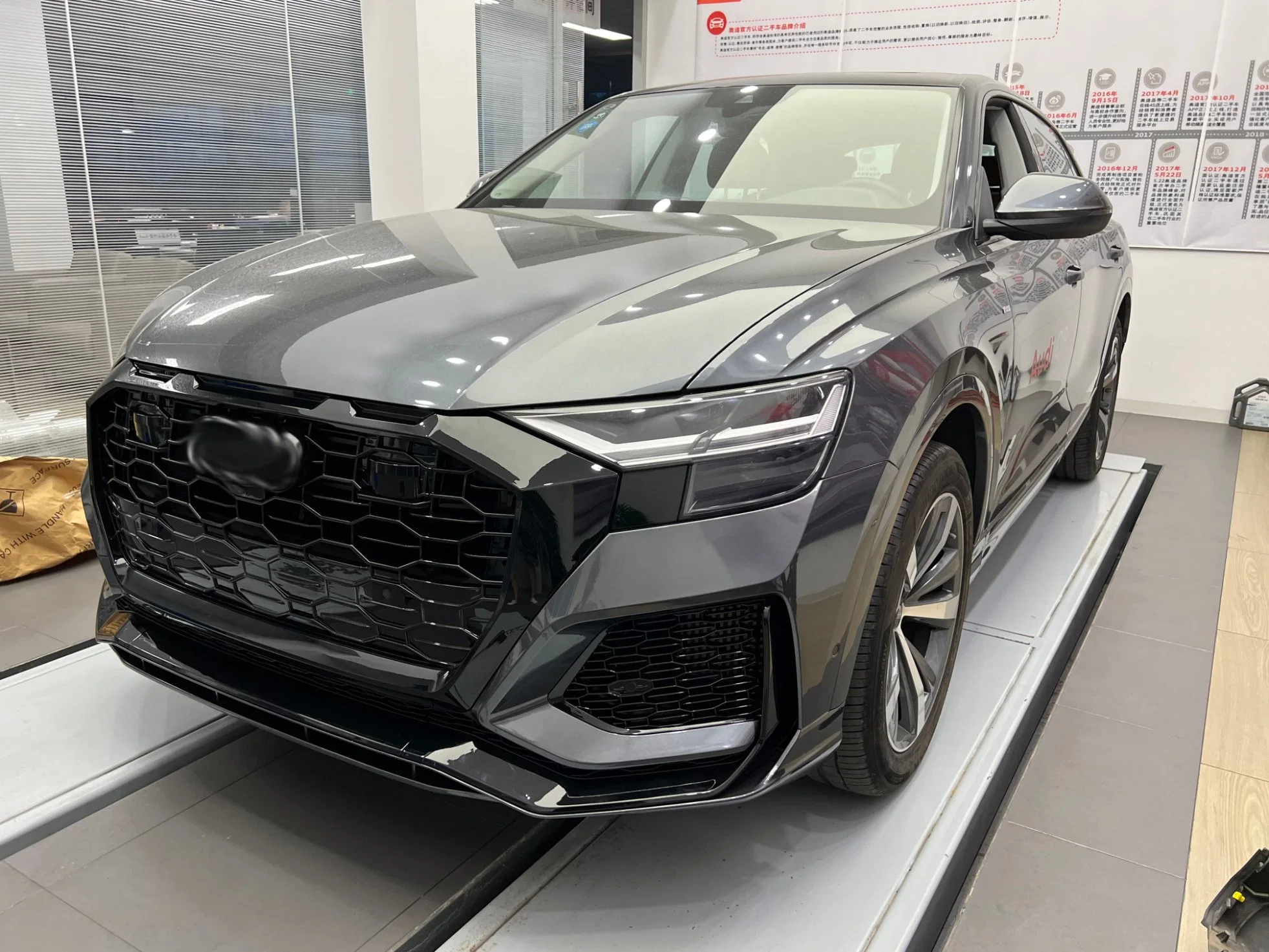 China personalizable Kit de carrocería paragolpes Spoiler trama faro antiniebla de rejilla de cerco para el 2022 Audi Q8