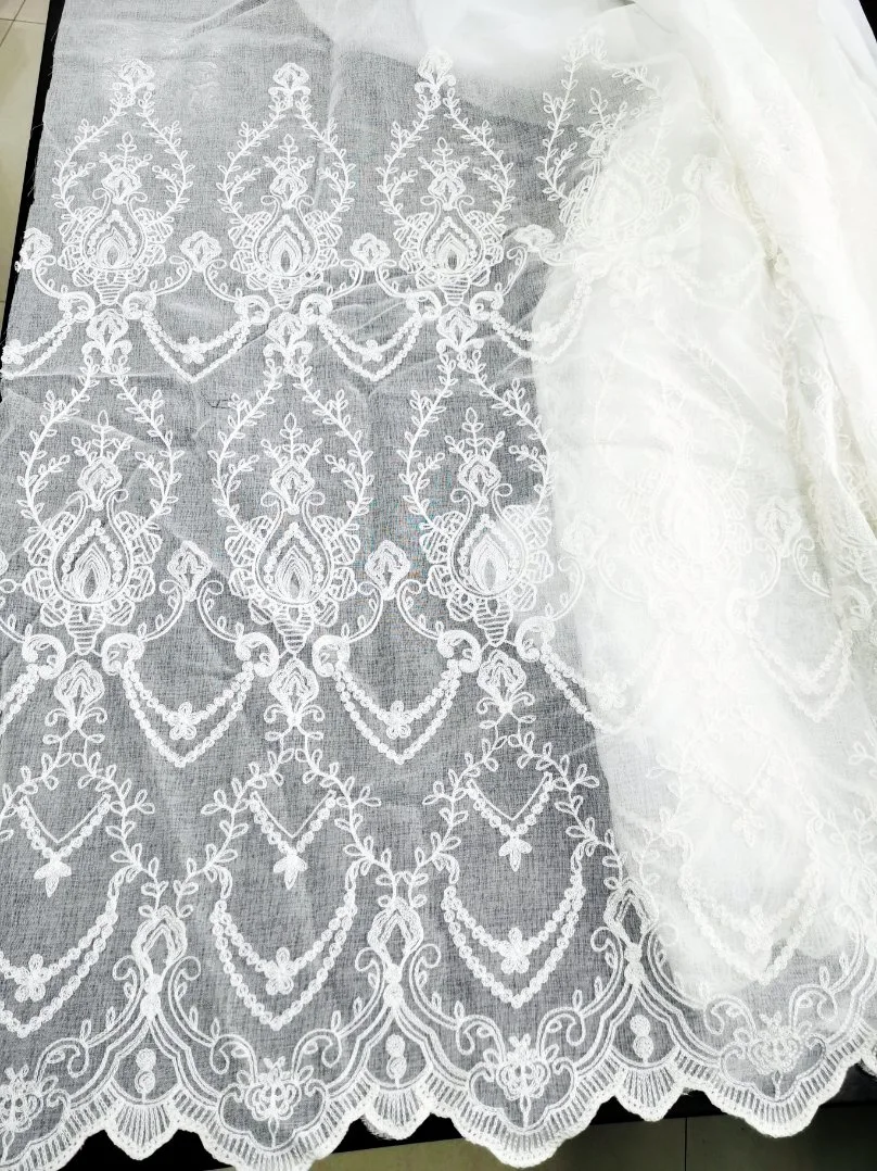 Bom design Tecido de cortina Cortina Dolly com bordado de renda 100% poliéster na parte inferior.