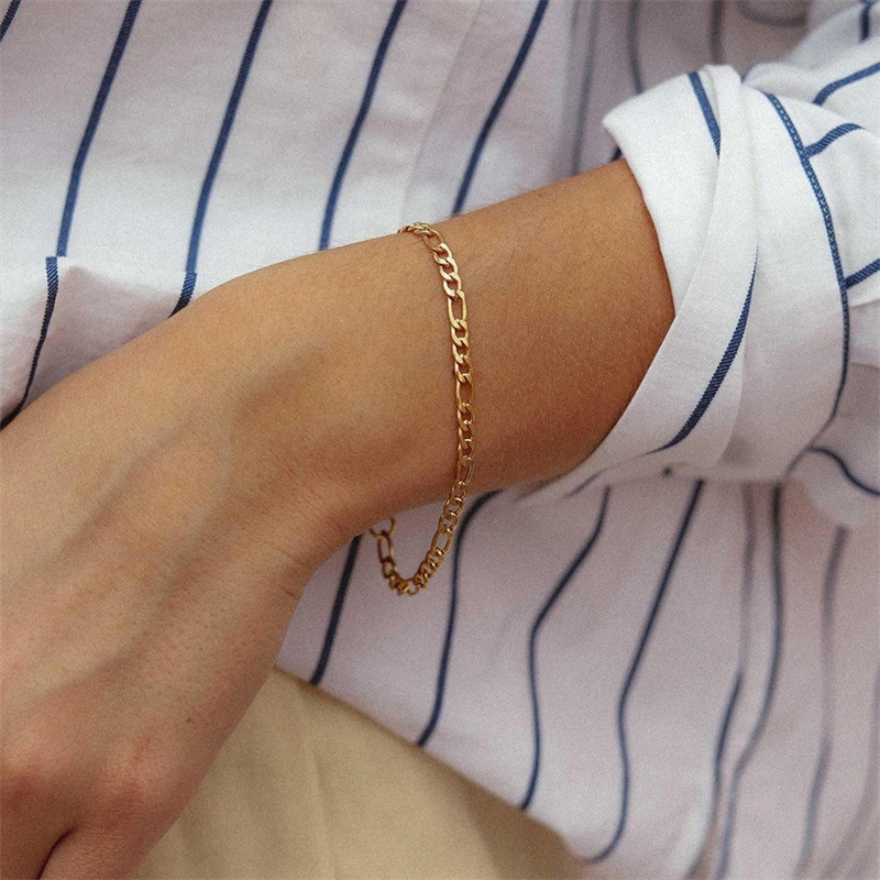 Bracelet en acier inoxydable plaqué or avec chaîne Figaro.