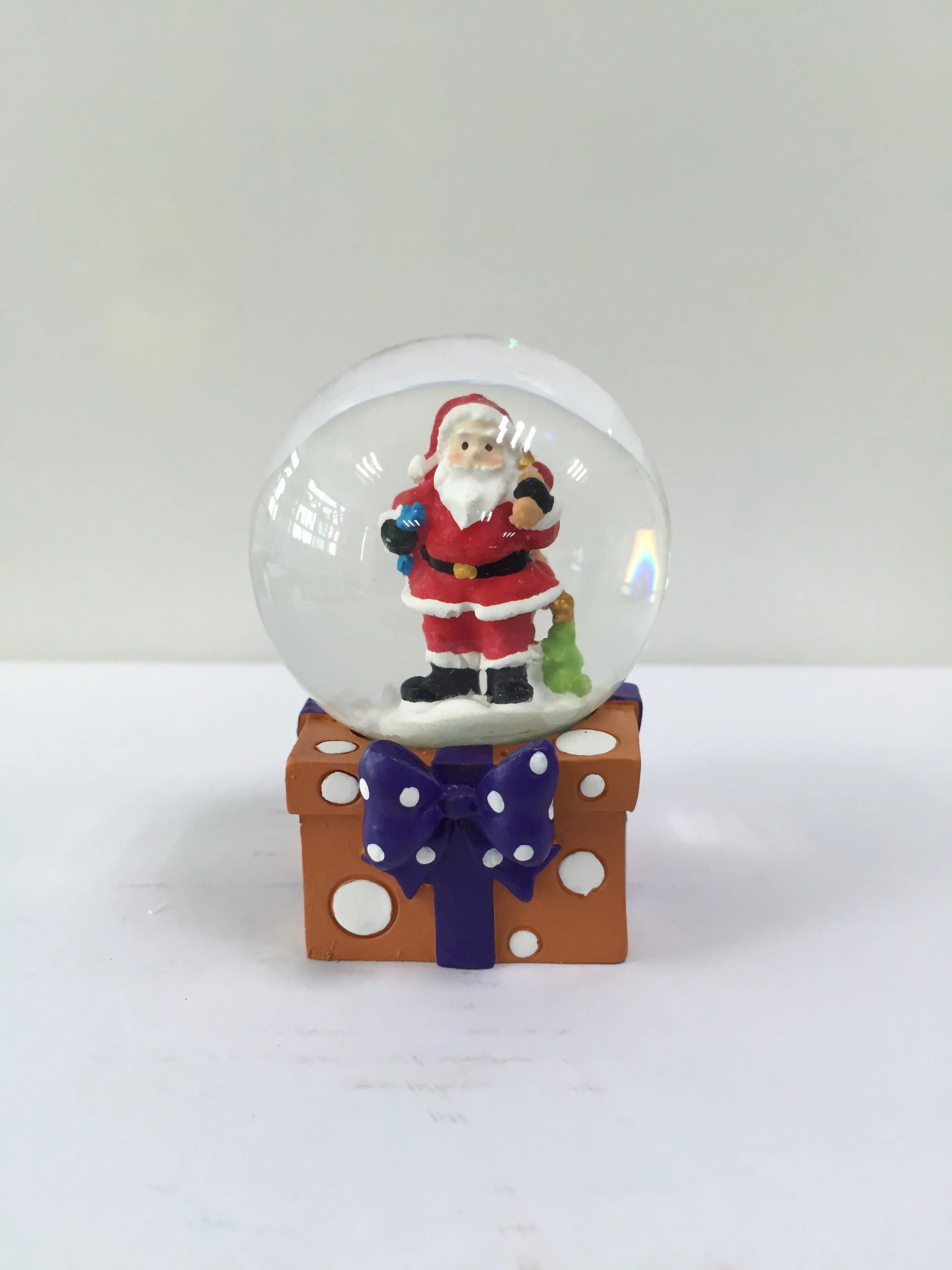 Venta caliente Santa Snow Globe Caja de regalo de Navidad, el agua Agua Nieve bola de resina de GLOBE GLOBE, regalo de Navidad