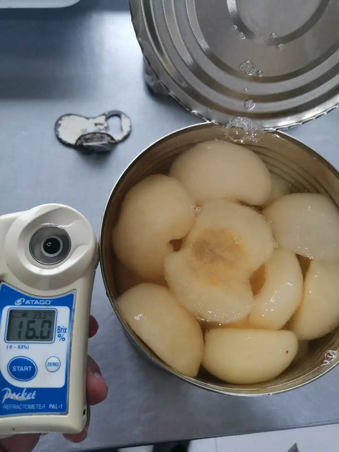 Fresh Fruit Canned Snow Pear Halves in Light Syrup