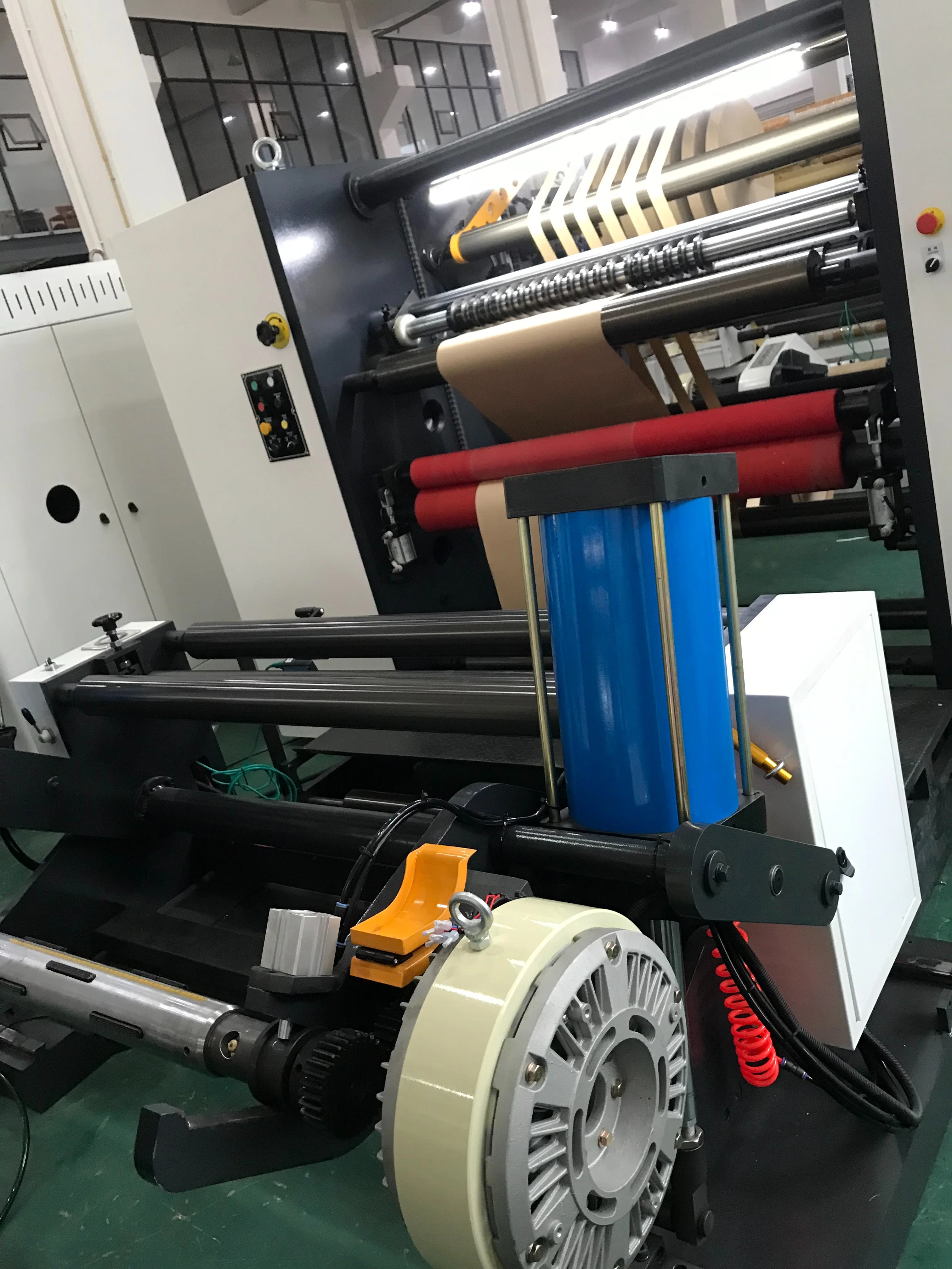 Lebenslanger Service Mechinery &amp; Hardware Xinke Kasse Papier Schlitting Rewinding Maschine