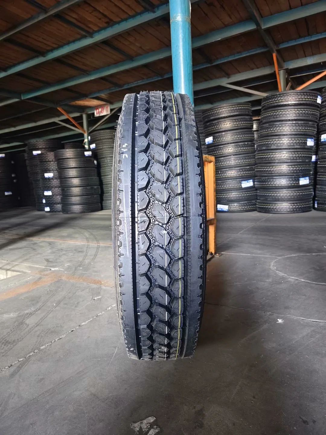 Triangle Linglong Habilead Kapsen Chaoyang Durun Compasal Royal Balck Constancy T Radial Tyres 121 7.50r16 11r22.5 12.00r20 315/80r22.5 385/65r22.5 295/80r22.5