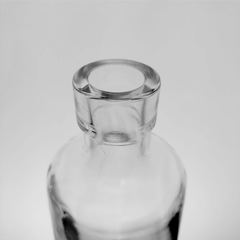 Cork Lid Custom Extra Clear Super Flint 700ml Vodka Alcohol Liquor Special 750ml Whiskey Unique Triangle Shape Glass Bottle