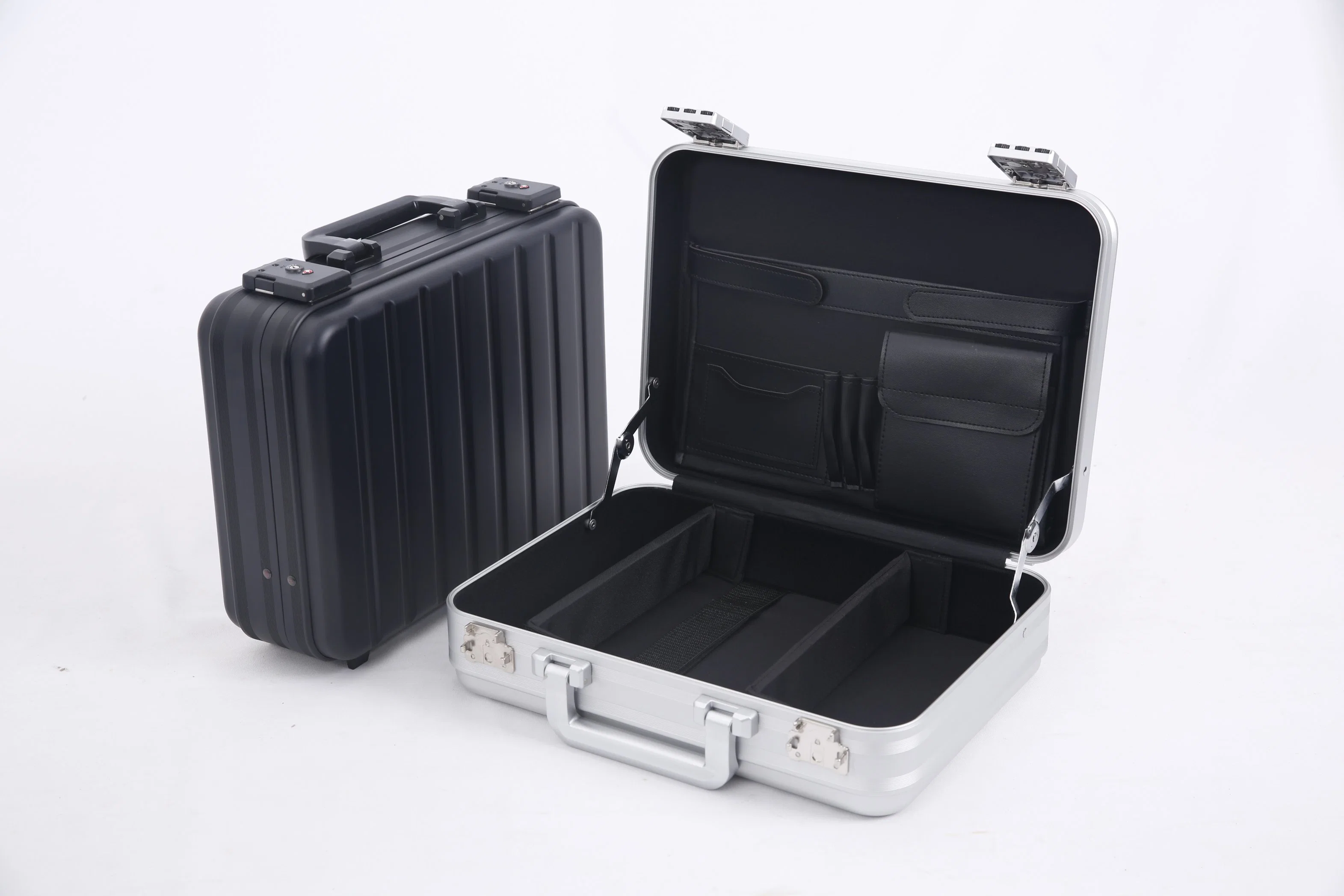 Mallette noire portable en aluminium entièrement étanche, antichoc et sécurisée avec serrure à combinaison.