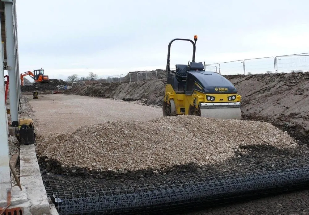 Haute résistance à la traction Géogride biaxial en maille de fibres de basalte pour asphalte Renforcement