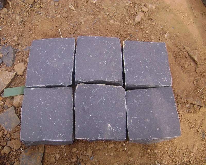 Chinese Cheap Natural Black Basalt Cubestone/Cobblestone/Paver Stone for Outside Door Project