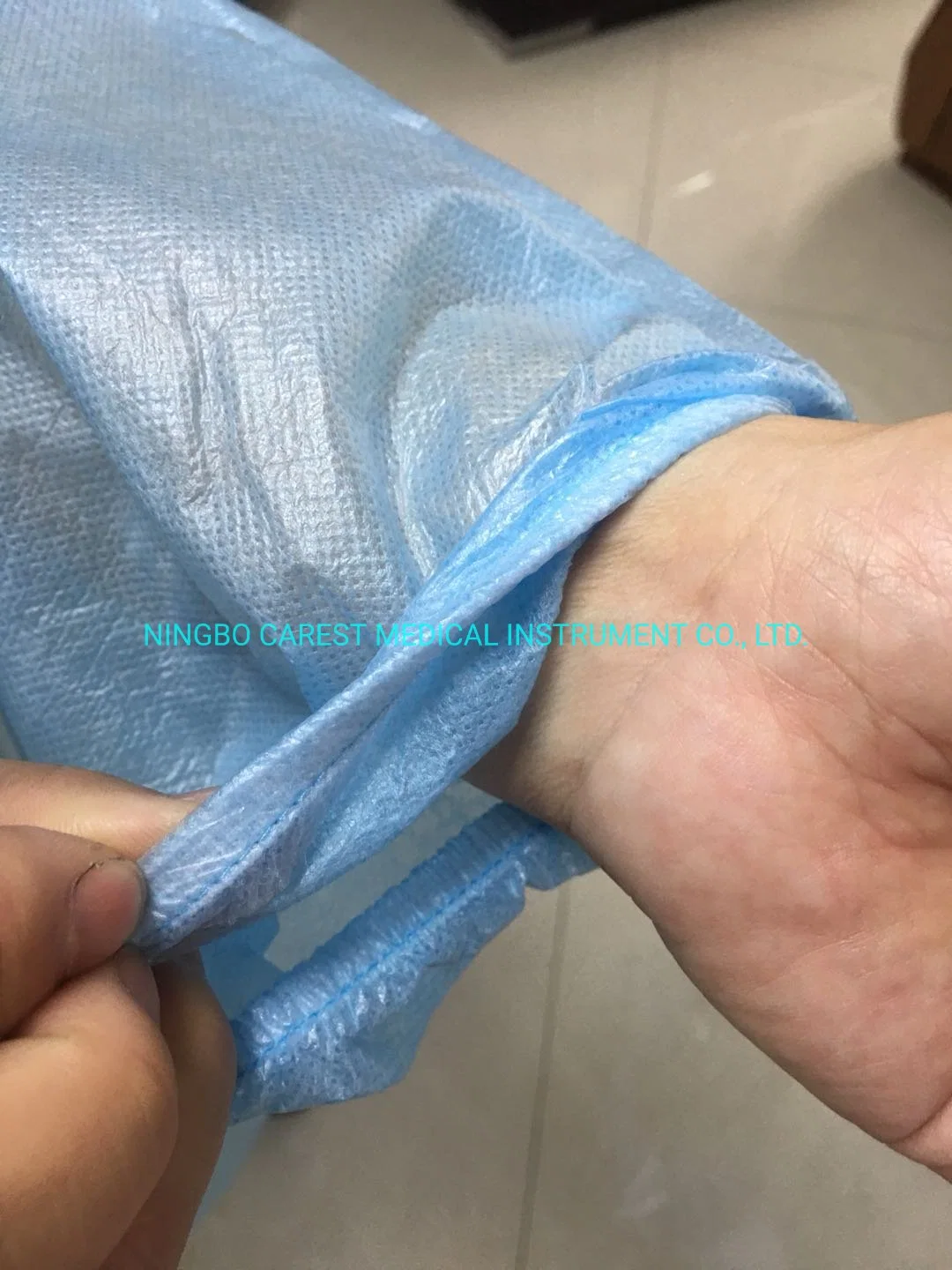 CE Approved Disposable Non-Woven Isolation Gown /Hospital Clothing Patient Gown