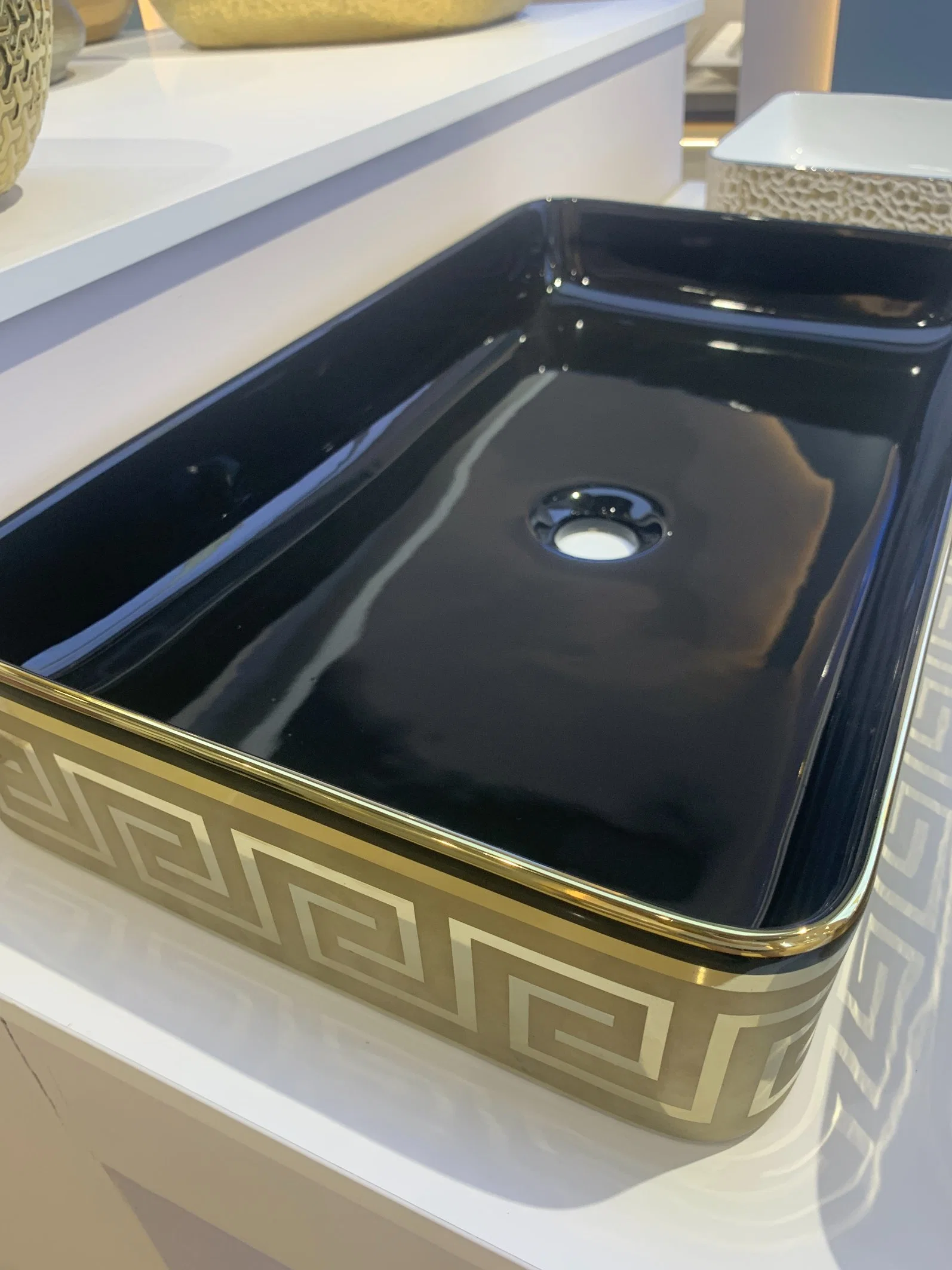 Luxus Badezimmer Lavabo Golden Waschbecken Keramik Kunst Eitelkeit Becken Galvanisiert Waschbecken Für Waschtisch-Waschtisch